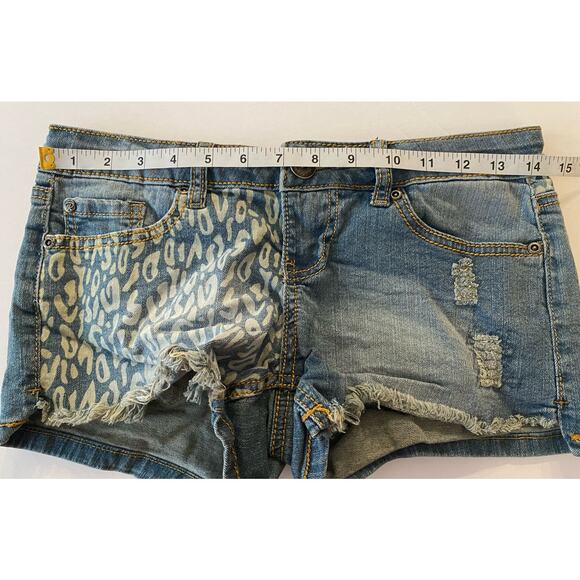 Revolution by Revolt Juniors Animal Blue Denim Raw Hem Cut Off Shorts Size 3 - Picture 6 of 9